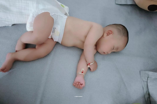 澄迈三个月宝宝抬头不稳